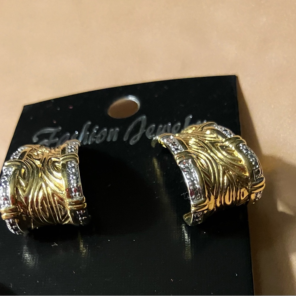 Two Toned Textured Earrings - Picture 4 of 7